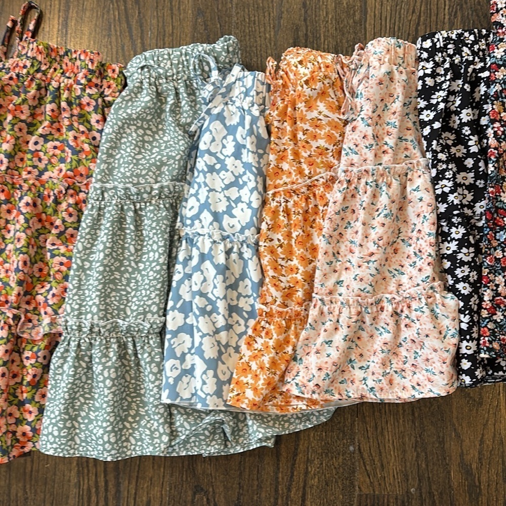 Teen 9 floral skirts by SHEIN
8 small
1 medium 
Sold as a LOT
Gently used - Picture 4 of 6